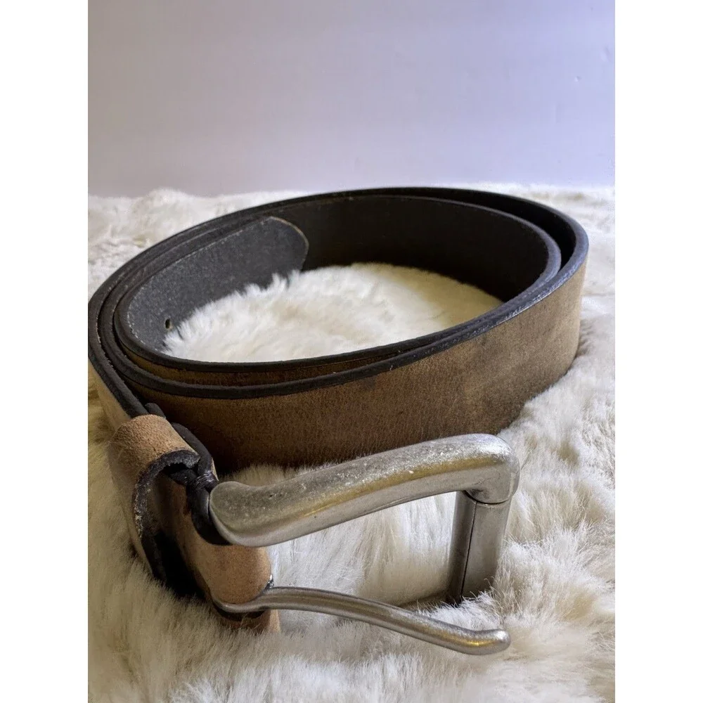 Levi Strauss Co Belt Brown Mens Size  42/105 Leather Distressed Silver tone